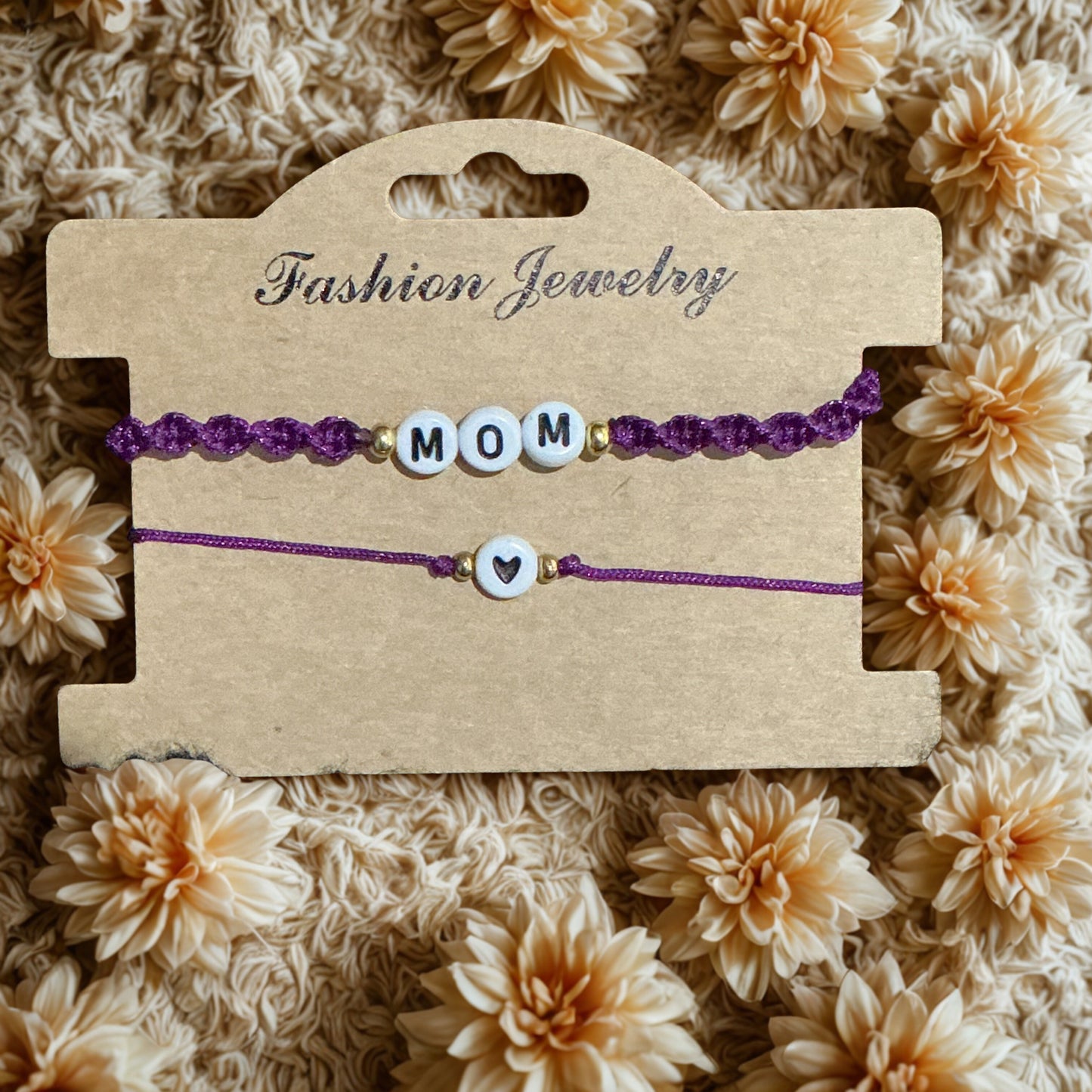Pulsera en hilo color violeta para mamá