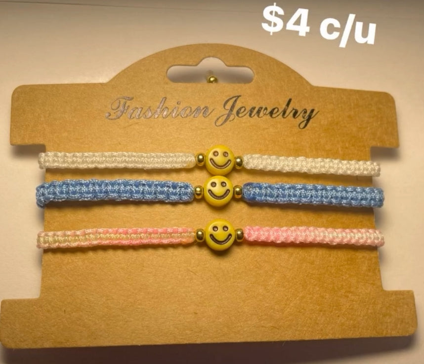 Pulsera de hilo / carita feliz