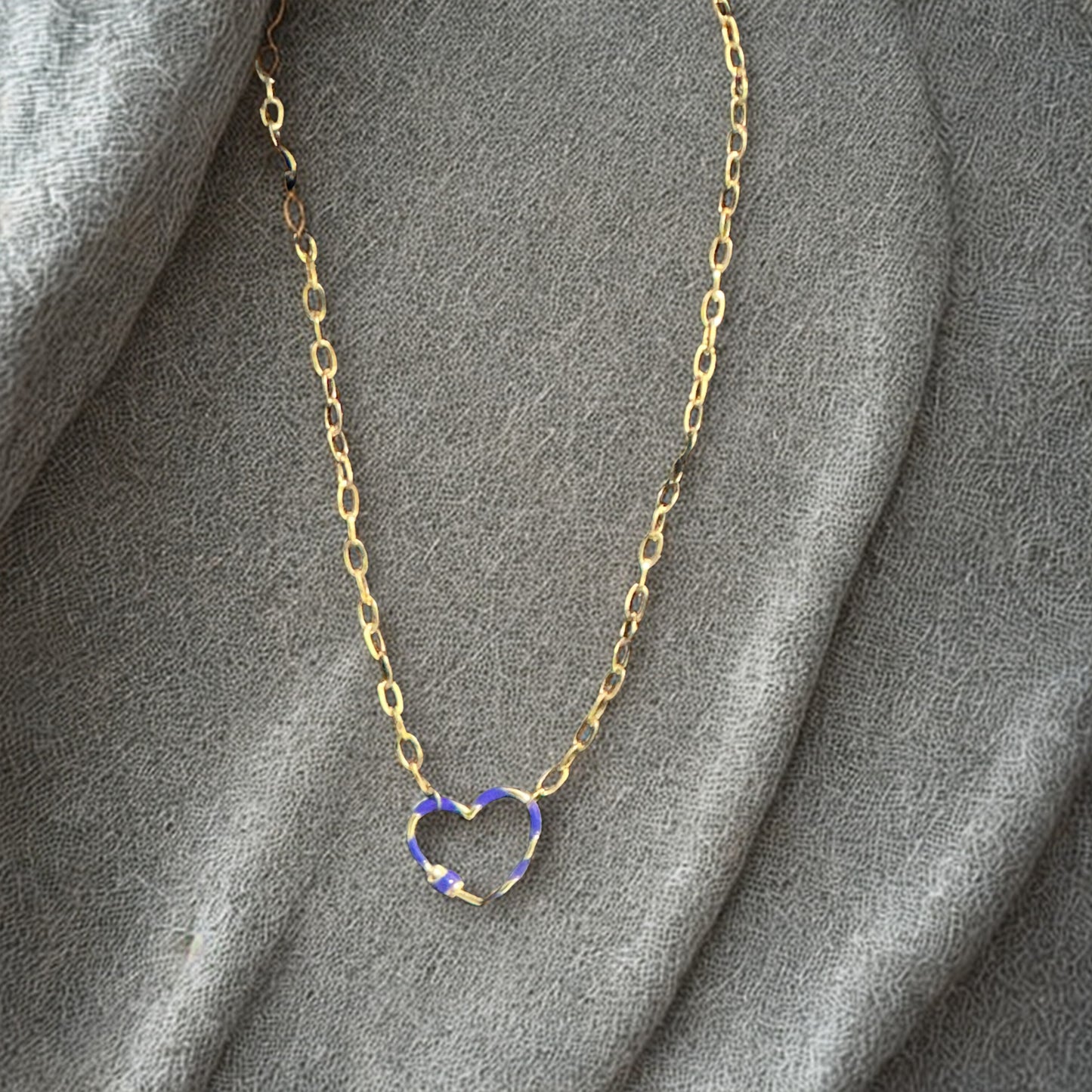 Cadena con charm de corazón azul